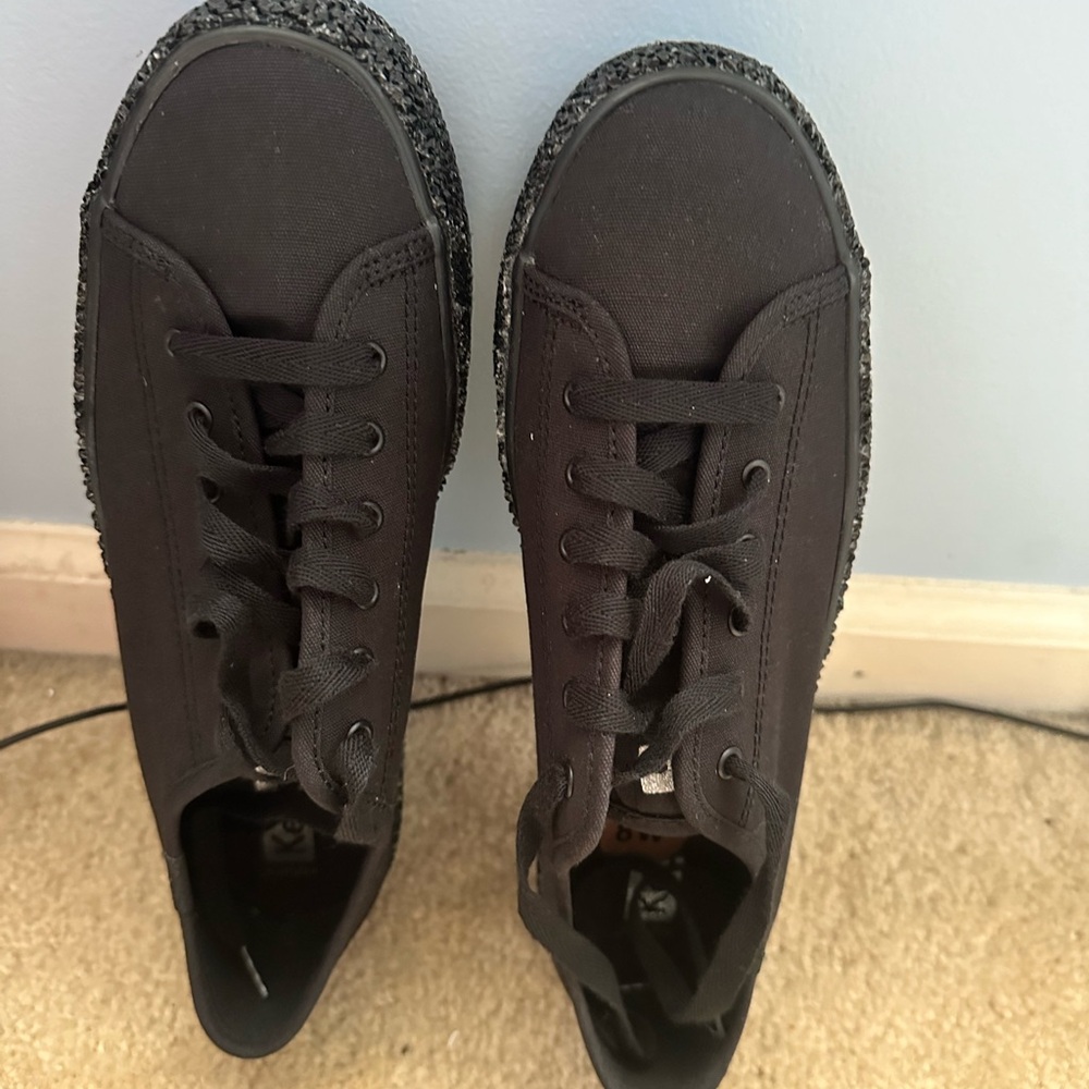Keds 8 wide